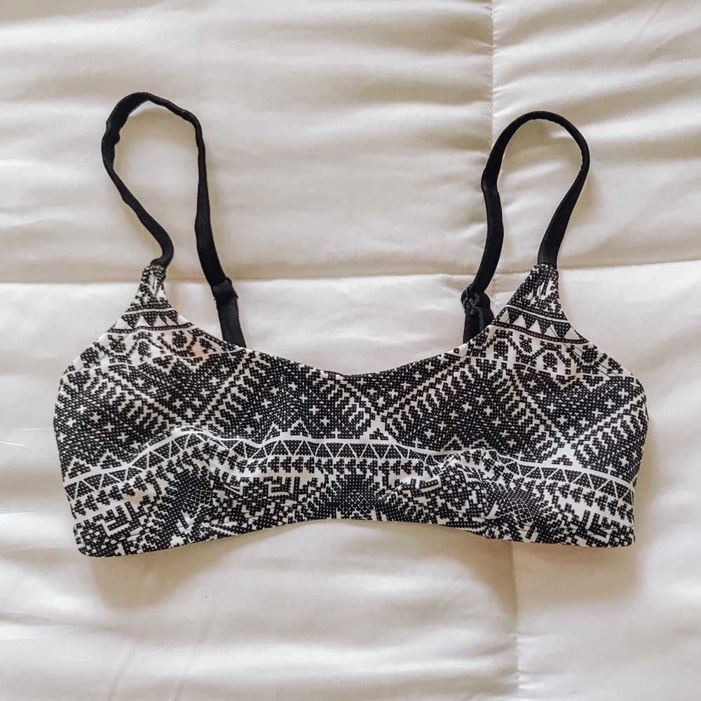 🎉 Black & white Aztec caged back swimsuit top